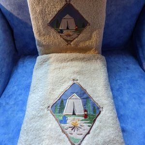 2 Embroidered Bath Towels